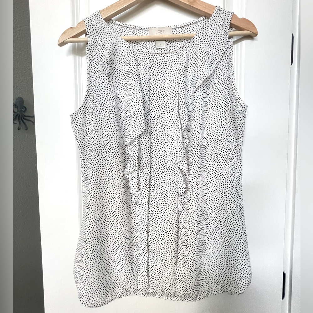 Ruffle sleeveless top